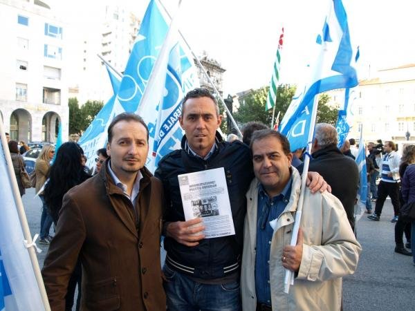 121023-Manifestazione Piazza Oberdan (9)